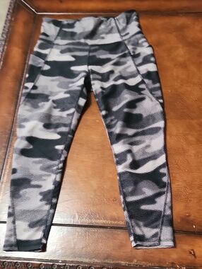 Xersion Women's Camo Jeggings - Black & Gray  stretchy. side pockets